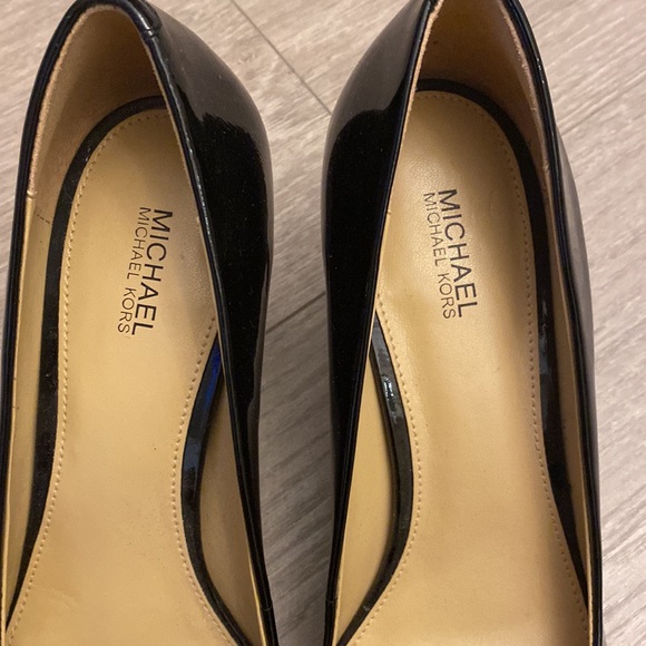 SOLD - Brand new MK heels - Picture 2 of 4